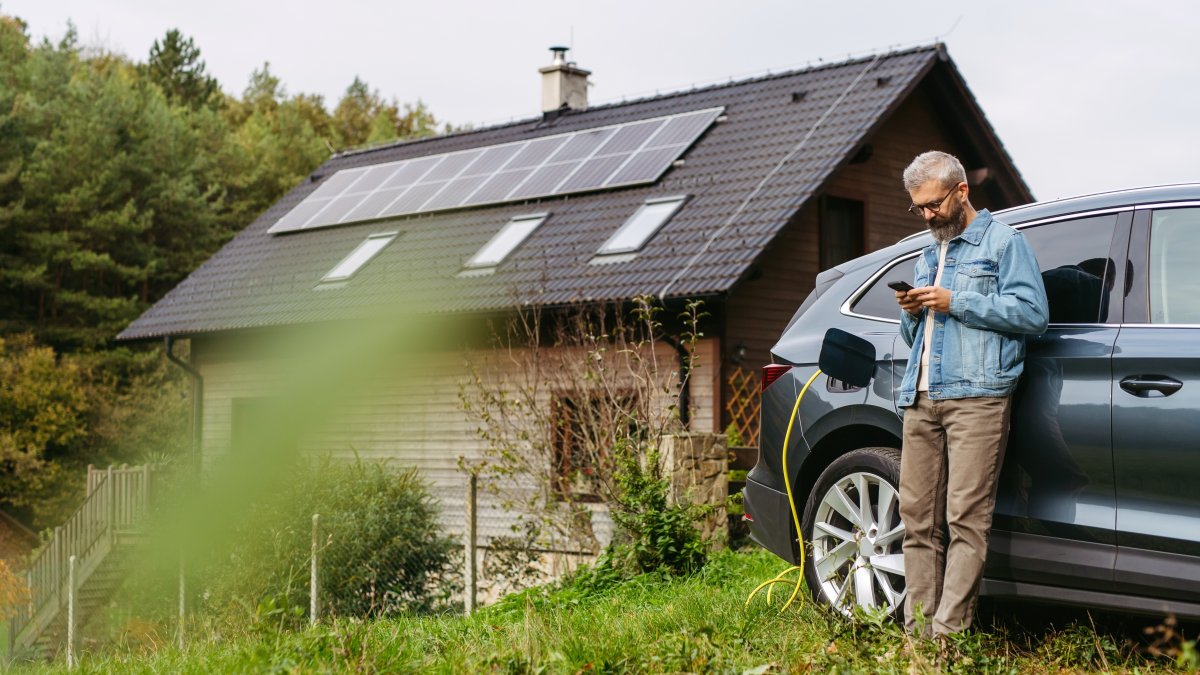 Charging Your EV with Home Solar Power: Benefits of New Tax Laws
