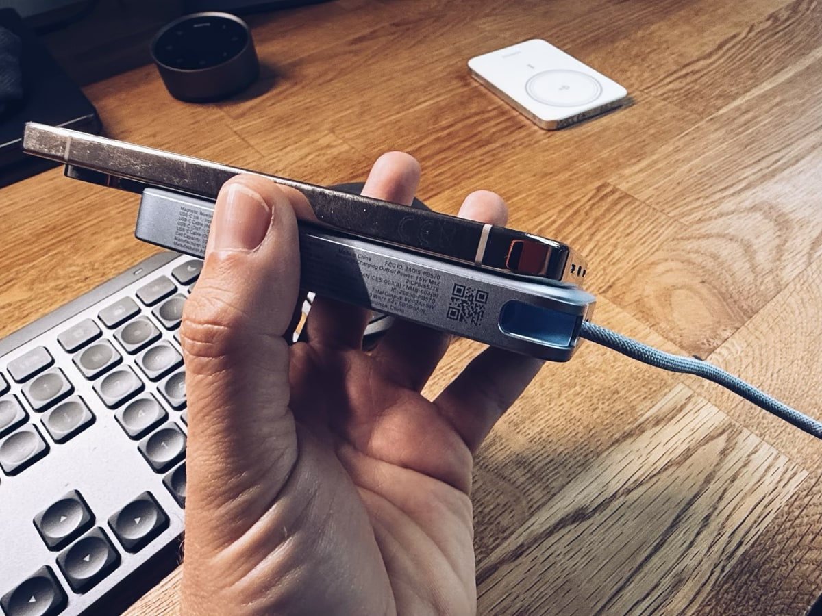 UGREEN MagFlow Air: Slim 10,000mAh Power Bank Slides In