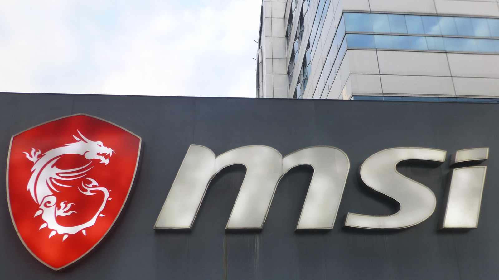 MSI's Triple-Mode OLED Monitor Offers Unprecedented Versatility for Gamers