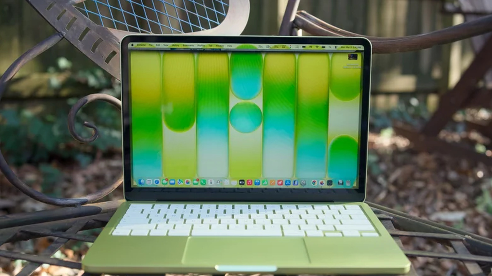 Divergent Pricing Strategies of Apple and Microsoft Amid Rising Memory Costs